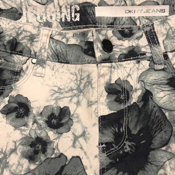 DKNY Jeans Jegging Flower Print Pants - Picture 3 of 4